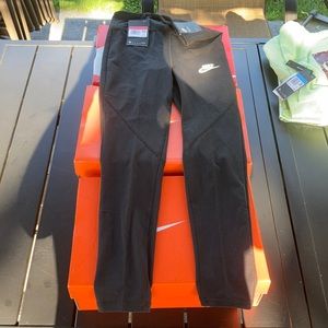 NIKE, GIRLS (L), BLACK, “TIGHT FIT” LEGGINGS